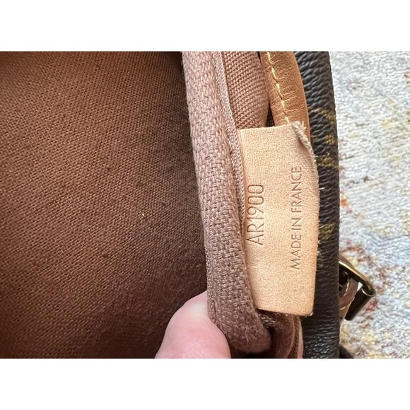 Louis Vuitton Saumur 30 Monogram Canvas Crossbody Messenger Bag AR1900 France - Picture 3 of 14